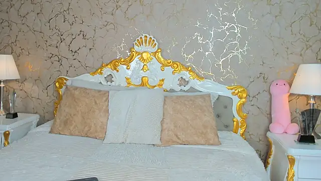 ScarlettWallace online show from 11, 3, 2025