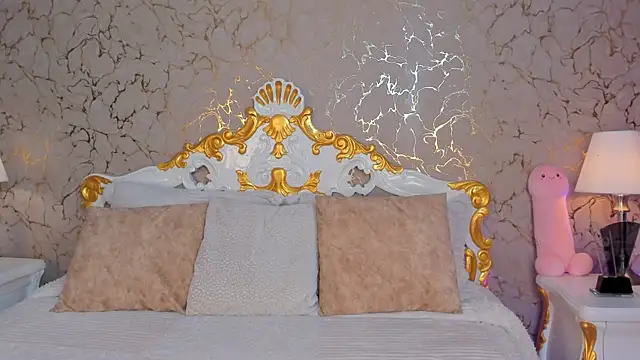 ScarlettWallace online show from 6, 3, 2025