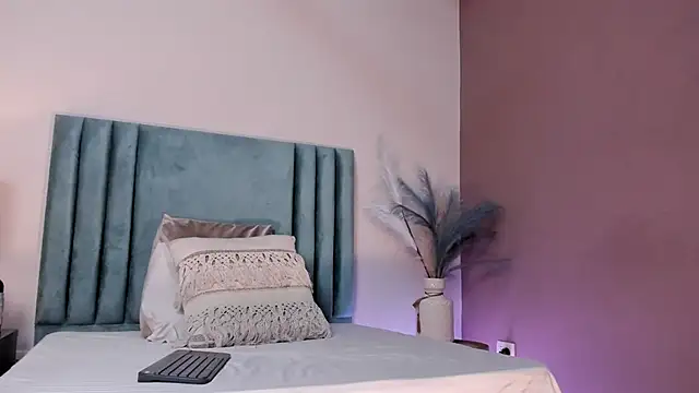 SeleneLujan online show from 17, 12, 2025