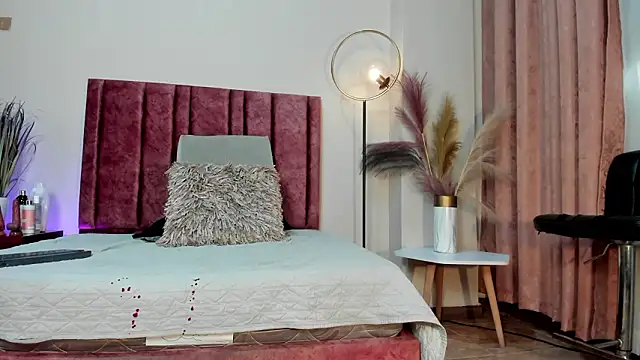 SeleneLujan online show from 28, 2, 2026