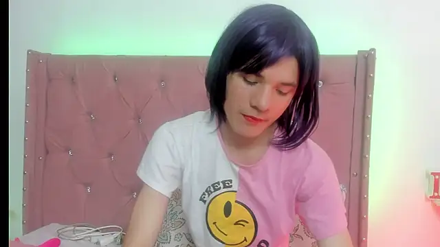 Snapshot of loverisu-coral chatting on 4, 8, 2026 loverisu-coral online show from 4, 8, 2026