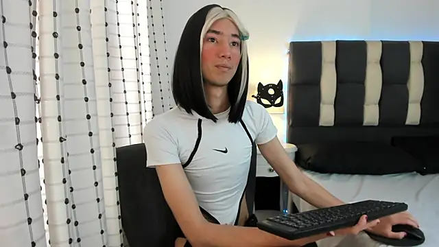 loverisu-coral online show from 18, 10, 2025