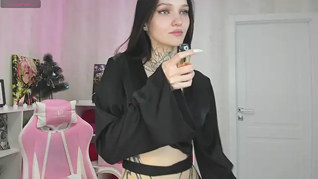 Selena Sharp online show from 8, 3, 2025