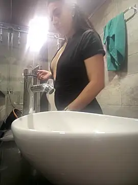 Snapshot of Mila_LS chatting on 6, 11, 2025 Mila LS online show from 6, 11, 2025