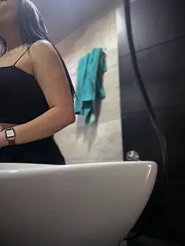 Snapshot of Mila_LS chatting on 11, 11, 2025 Mila LS online show from 11, 11, 2025