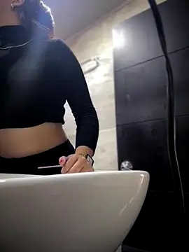 Snapshot of Mila_LS chatting on 20, 10, 2025 Mila LS online show from 20, 10, 2025