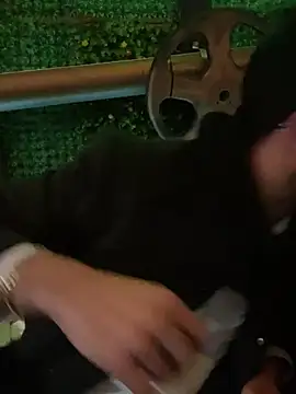 YJeromZCoxk online show from 9, 3, 2025