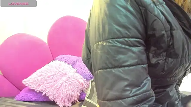 Bonniie 22 online show from 16, 4, 2026