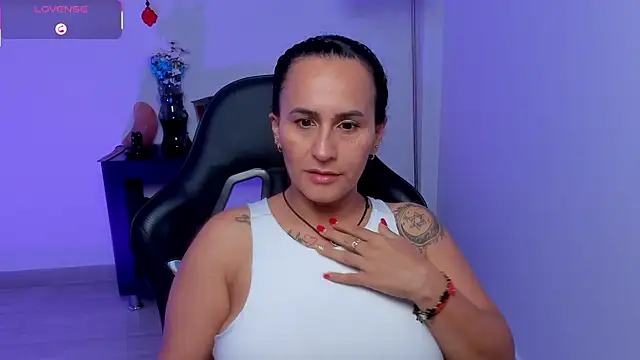 Snapshot of Sara_Charmy chatting on 6, 6, 2026 Sara Charmy online show from 6, 6, 2026
