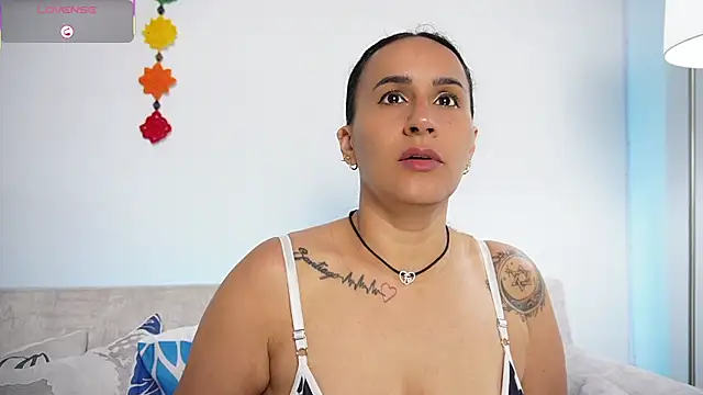 Sara Charmy online show from 16, 2, 2026