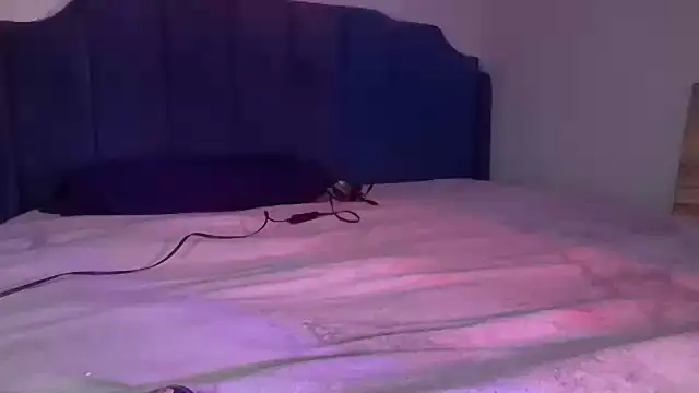 lovelyenigma365 online show from 12, 3, 2025