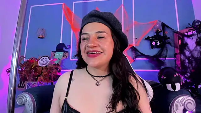 TaraTaylorr online show from 28, 10, 2025