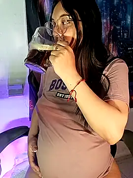 MiaStarts online show from 4, 2, 2026