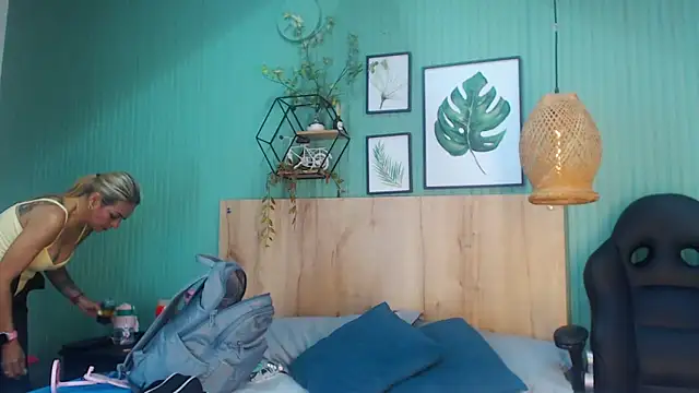 yessila parker online show from 4, 12, 2025