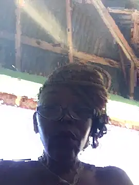 Snapshot of Ladyzee25 chatting on 18, 11, 2025 Ladyzee25 online show from 18, 11, 2025