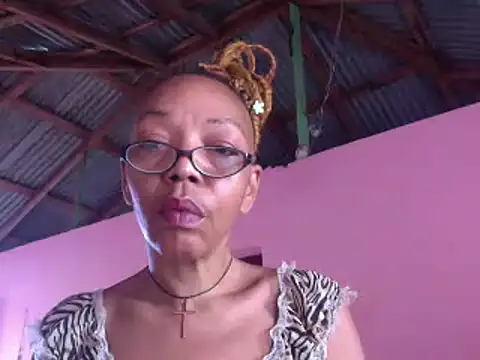 Snapshot of Ladyzee25 chatting on 5, 1, 2026 Ladyzee25 online show from 5, 1, 2026