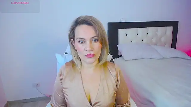 CarolinneFiotti online show from 15, 10, 2025