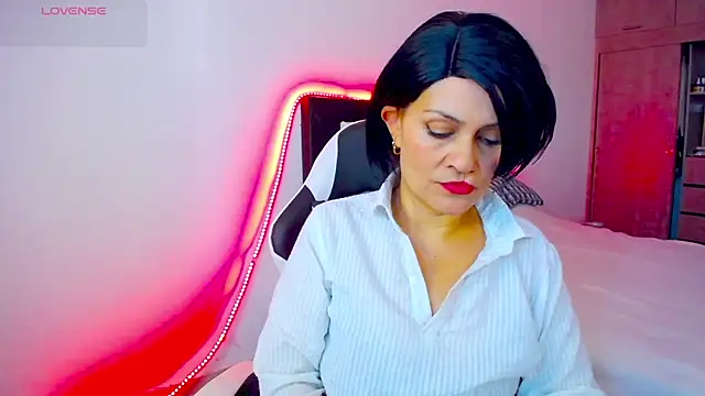 CarolinneFiotti online show from 4, 11, 2025