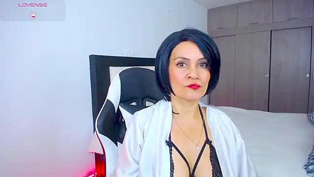 CarolinneFiotti online show from 2, 11, 2025