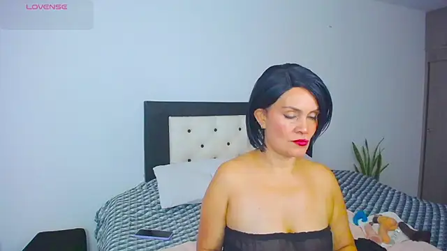 CarolinneFiotti online show from 10, 10, 2025