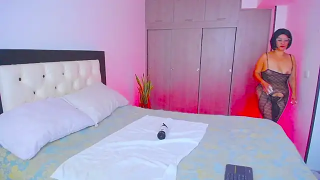 CarolinneFiotti online show from 3, 10, 2025