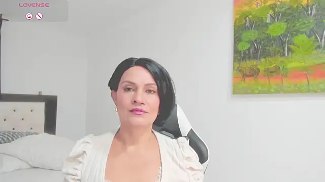 Snapshot of CarolinneFiotti chatting on 17, 2, 2026 CarolinneFiotti online show from 17, 2, 2026