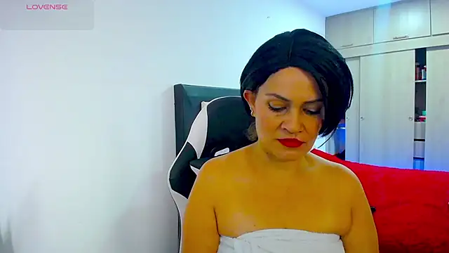 CarolinneFiotti online show from 3, 12, 2025