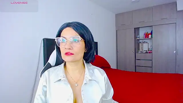 CarolinneFiotti online show from 14, 11, 2025