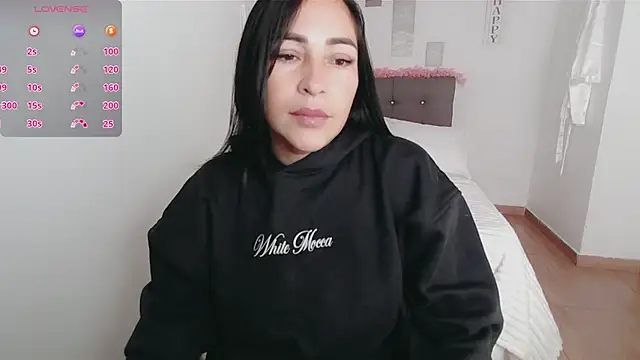 luna lgomez  online show from 15, 10, 2025