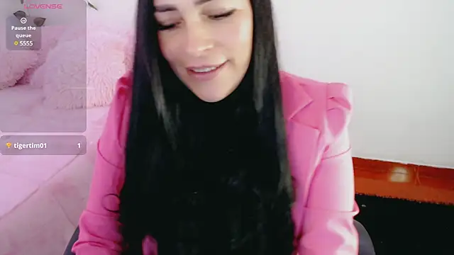 luna lgomez  online show from 5, 3, 2025