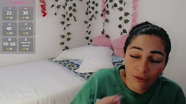 luna lgomez  online show from 18, 3, 2025