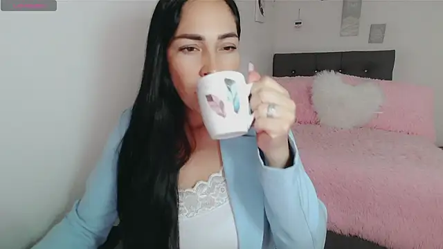 luna lgomez  online show from 18, 12, 2025