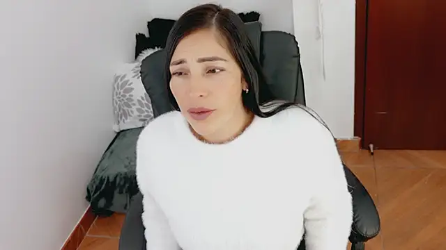 luna lgomez  online show from 7, 4, 2026