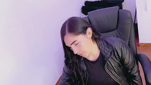 luna lgomez  online show from 18, 4, 2026