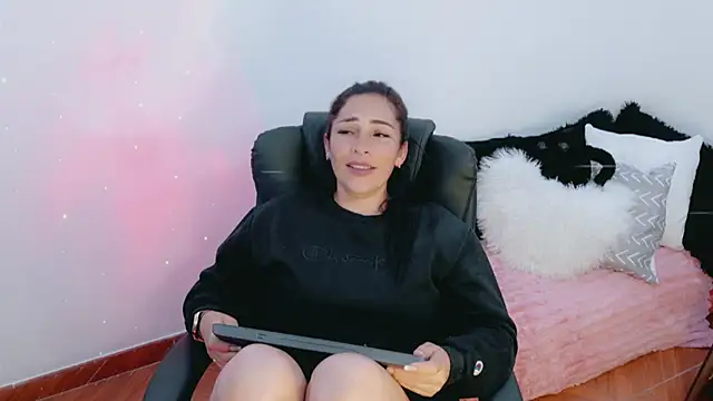 luna lgomez  online show from 26, 3, 2026