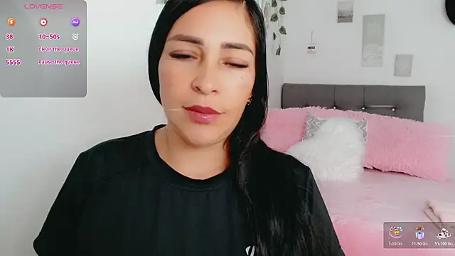 luna lgomez  online show from 7, 2, 2026