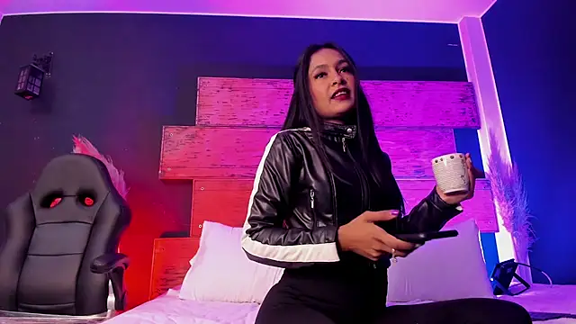 Fernanda liie  online show from 10, 3, 2025