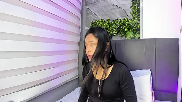 Fernanda liie  online show from 8, 10, 2025