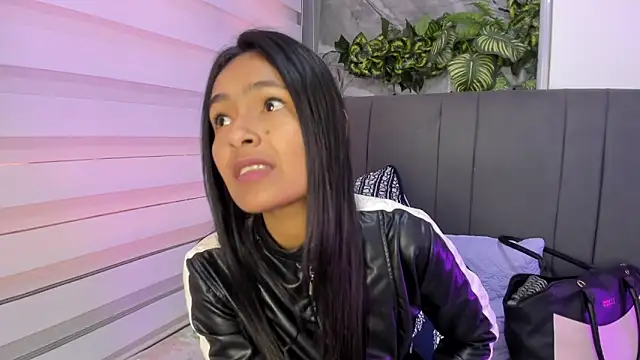 Fernanda liie  online show from 19, 12, 2025