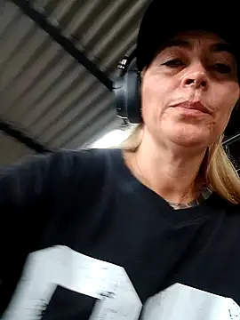 Sara Valkyri online show from 7, 3, 2025