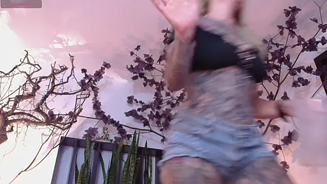 Sara Valkyri online show from 24, 9, 2025