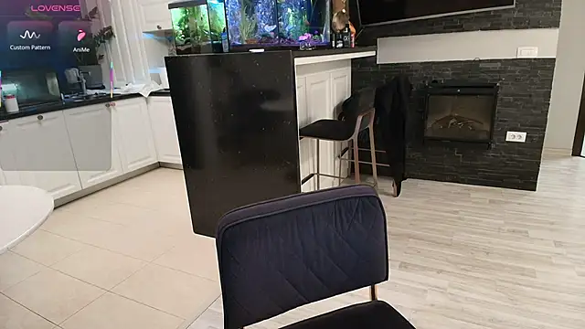 Snapshot of Layla- chatting on 19, 11, 2025 Layla- online show from 19, 11, 2025