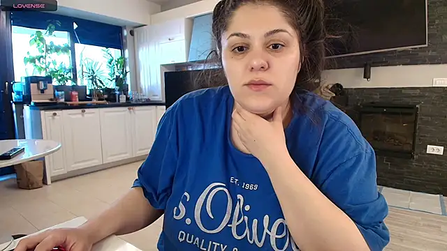 Snapshot of Layla- chatting on 21, 3, 2025 Layla- online show from 21, 3, 2025