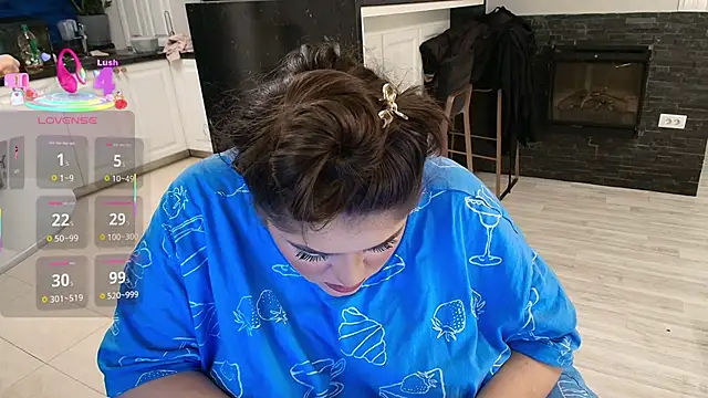 Snapshot of Layla- chatting on 27, 11, 2025 Layla- online show from 27, 11, 2025