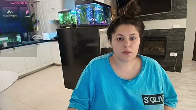 Snapshot of Layla- chatting on 11, 10, 2025 Layla- online show from 11, 10, 2025