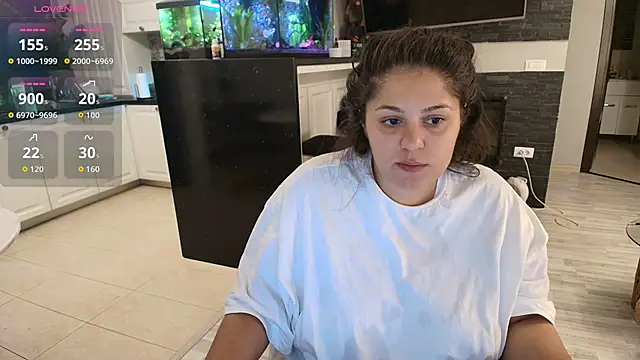 Snapshot of Layla- chatting on 2, 10, 2025 Layla- online show from 2, 10, 2025