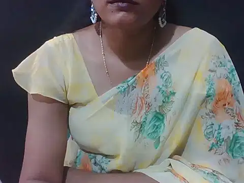 Snapshot of sugandha_bhabhi chatting on 5, 5, 2026 sugandha bhabhi online show from 5, 5, 2026