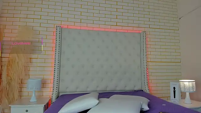 Snapshot of Emilly_wilson_ chatting on 30, 10, 2025 Emilly wilson online show from 30, 10, 2025