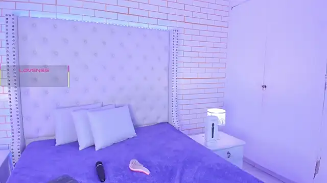 Snapshot of Emilly_wilson_ chatting on 21, 10, 2025 Emilly wilson online show from 21, 10, 2025