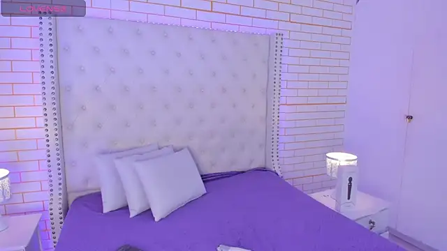 Snapshot of Emilly_wilson_ chatting on 15, 10, 2025 Emilly wilson online show from 15, 10, 2025